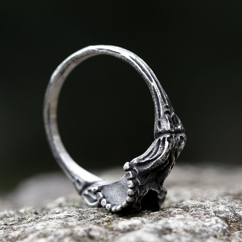 Gothic skull ring for men, emphasizing the dark oxidized finish.