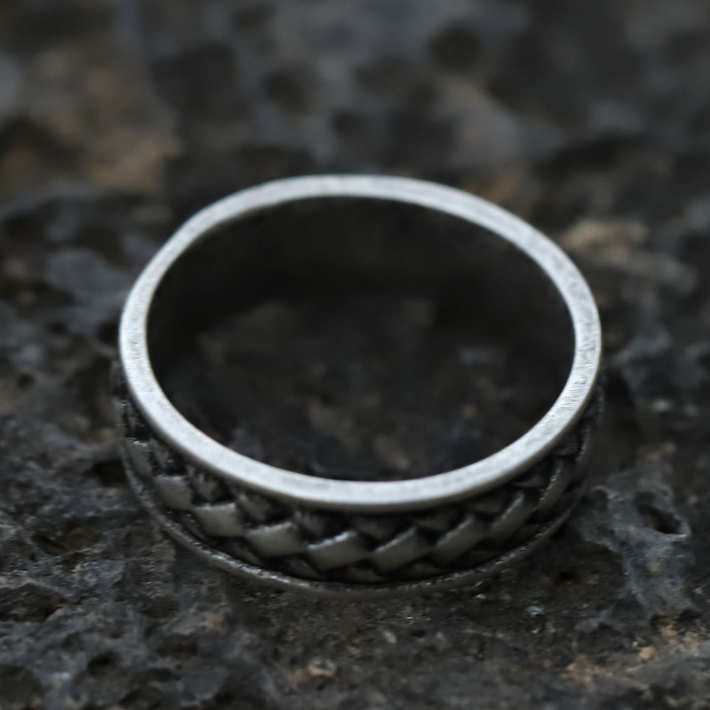 View of the men's 316L stainless steel ring's band, emphasizing its thickness and sturdy build